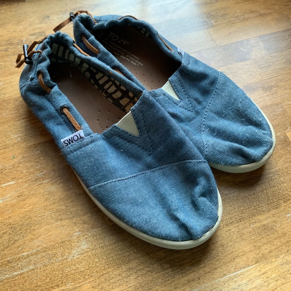 Blue Toms